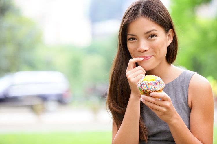 8 Tips to Crush Sugar Cravings!