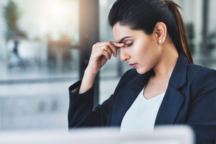 Brain fog is a common experience for many women affecting memory, focus, and clarity. 5 ways to reduce brain fog and reclaim mental clarity.